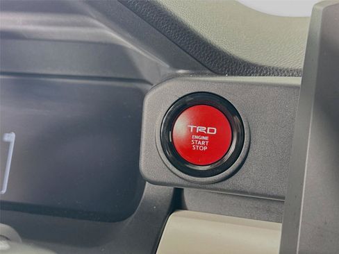 Certified 2024 Toyota Tacoma TRD Off-Road AWD/4WD image 20