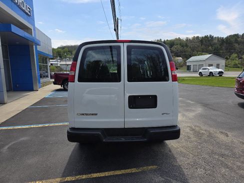 Used 2019 Chevrolet Express 2500 RWD image 6