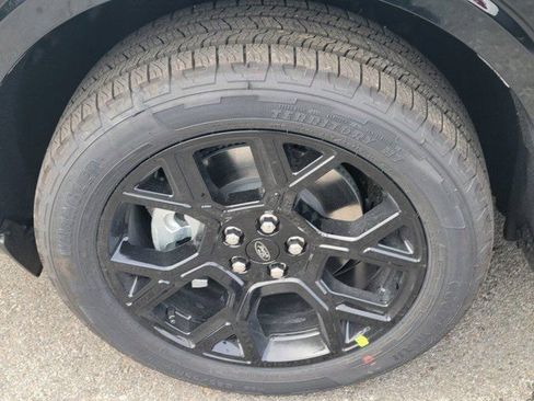New 2026 Ford Maverick Lobo AWD/4WD image 8