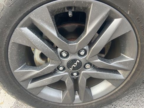 Used 2023 Kia Seltos S FWD image 9