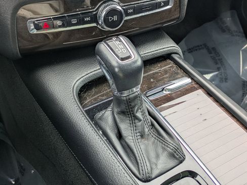 Used 2018 Volvo XC90 T6 Momentum w/ Convenience Package image 16