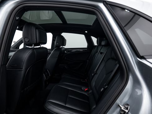 Certified 2026 Porsche Macan image 23
