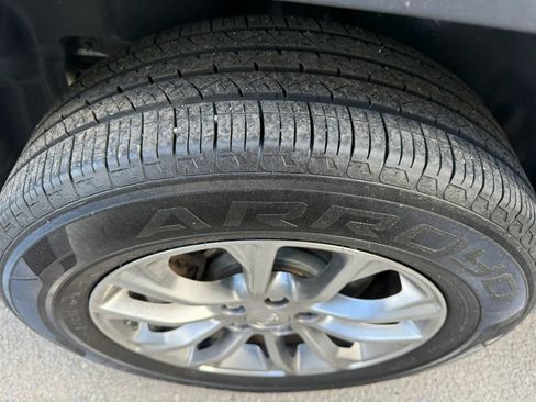 Used 2019 Jeep Cherokee Latitude Plus w/ Comfort/Convenience Group AWD/4WD image 7