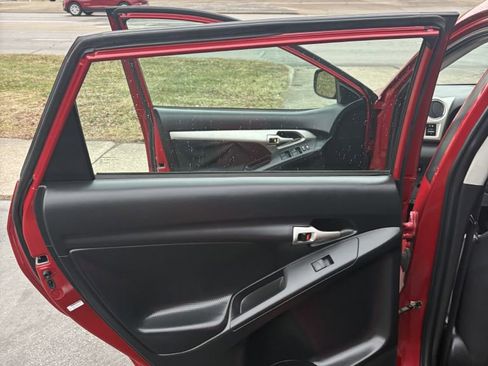 Used 2009 Pontiac Vibe w/ Sun And Sound Package image 10