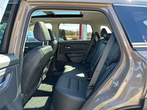 Certified 2024 Nissan Rogue SV w/ SV Premium Package image 9