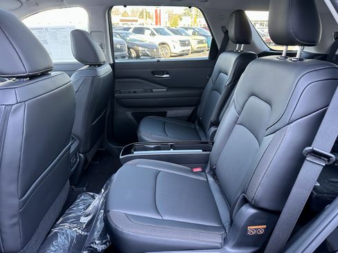 New 2026 Nissan Pathfinder SL w/ SL Premium Package image 34