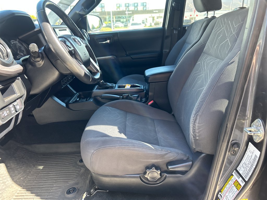 Certified 2017 Toyota Tacoma TRD Off-Road AWD/4WD image 10