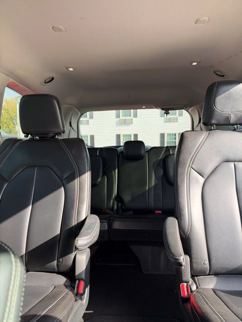 Used 2023 Chrysler Pacifica Touring-L FWD image 17