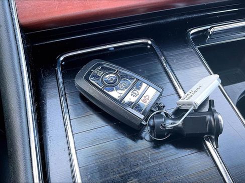 Certified 2022 Lincoln Aviator Reserve w/ Equipment Group 201A image 11