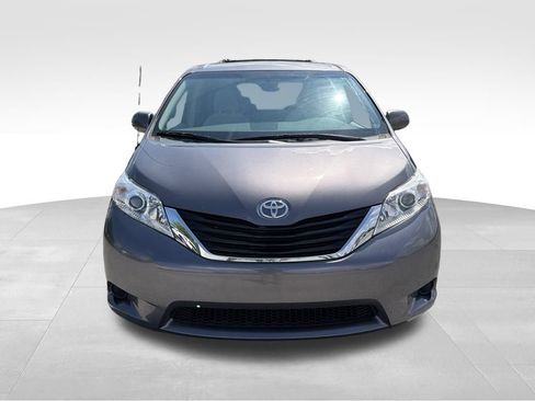 Used 2014 Toyota Sienna LE AWD/4WD image 9
