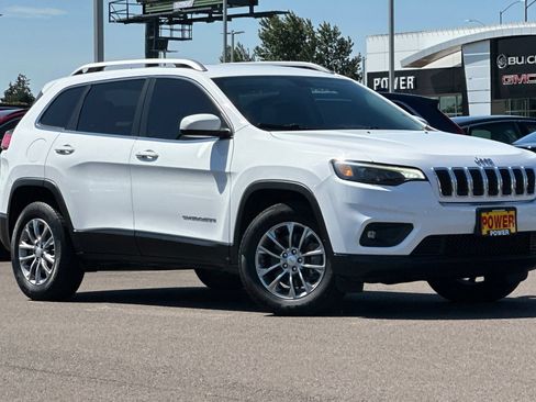 Used 2019 Jeep Cherokee Latitude Plus AWD/4WD image 2