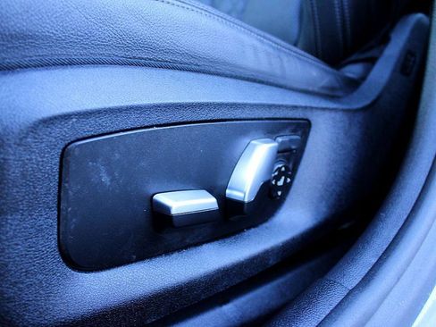 Used 2022 BMW 530i w/ Convenience Package image 11