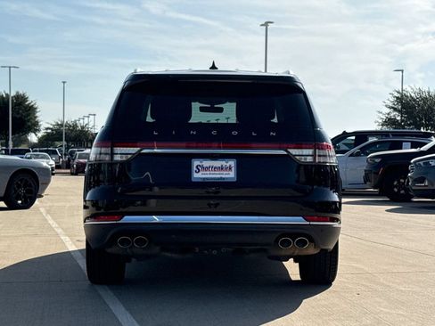 Used 2023 Lincoln Aviator AWD w/ Premium Package image 7