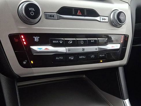 Used 2021 Ford Explorer XLT w/ Equipment Group 202A image 11