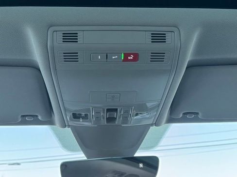 Certified 2022 Volkswagen Tiguan SE image 18