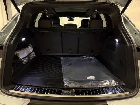 New 2026 Porsche Cayenne image 28