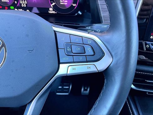 Used 2024 Volkswagen Atlas SEL Premium R-Line image 24