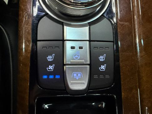 Used 2018 Genesis G90 3.3T Premium RWD image 64
