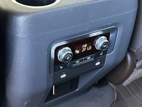 Used 2021 GMC Yukon Denali w/ Denali Premium Package AWD/4WD image 13
