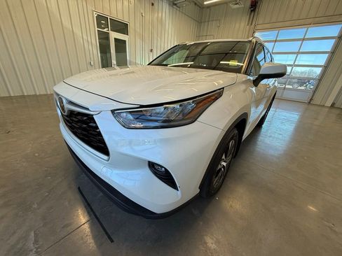 Used 2020 Toyota Highlander XLE image 13