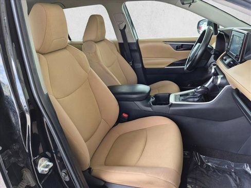 Used 2022 Toyota RAV4 LE FWD image 20