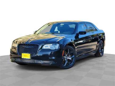 Used 2020 Chrysler 300 Touring w/ Sport Appearance Package image 1