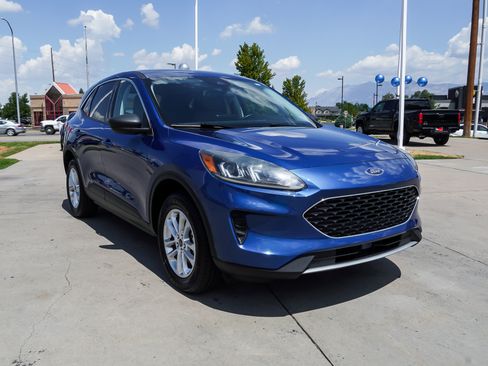 Used 2022 Ford Escape SE w/ Convenience Package AWD/4WD image 2