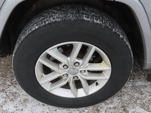 Used 2017 Jeep Grand Cherokee Overland w/ Jeep Active Safety Group image 16