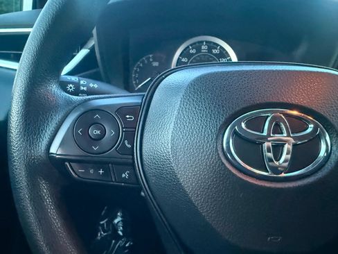 Used 2020 Toyota Corolla LE FWD image 22