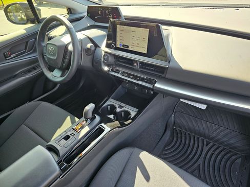 Used 2024 Toyota Prius LE image 11