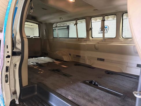 Used 2010 GMC Savana 3500 LT w/ LT Preferred Equipment Group RWD image 13