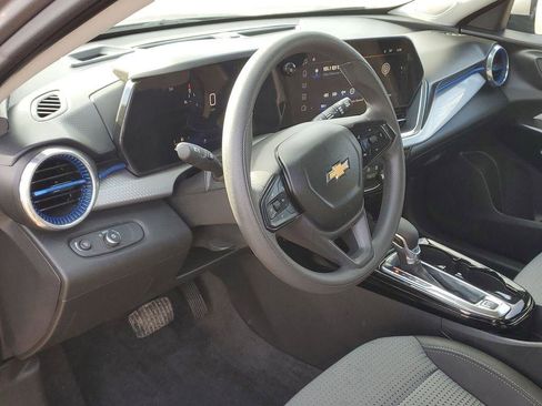 Used 2024 Chevrolet Trax LT image 9