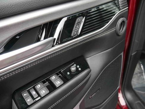 New 2025 Jeep Wagoneer L Series II image 12