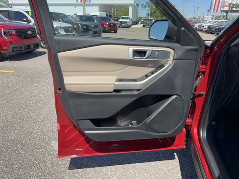 Certified 2020 Ford Explorer XLT w/ Equipment Group 202A image 8