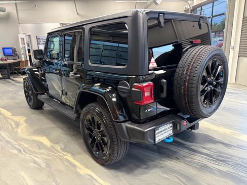 Used 2022 Jeep Wrangler Unlimited Sahara w/ Cold Weather Group AWD/4WD image 34