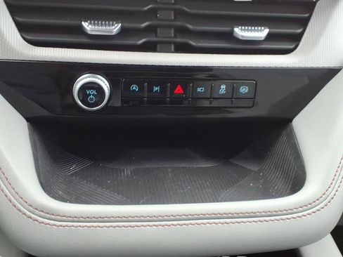 Used 2025 Ford Explorer Active w/ Active Comfort Package image 24