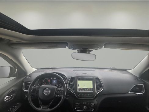 Used 2019 Jeep Cherokee Trailhawk image 2