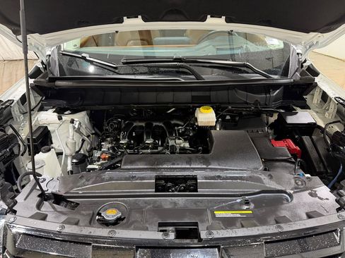 Used 2025 Nissan Pathfinder Platinum AWD/4WD image 12