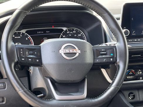 Used 2025 Nissan Rogue SV FWD image 30