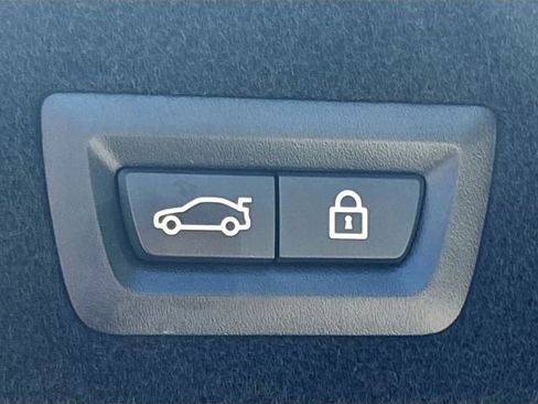 Used 2022 BMW 750i xDrive w/ Executive Package image 13