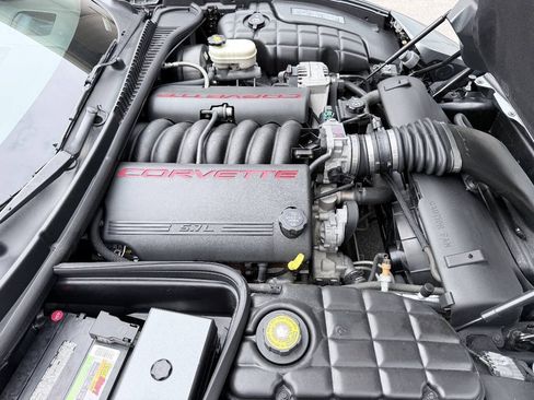 Used 2004 Chevrolet Corvette Coupe w/ Preferred Equipment Group RWD image 43