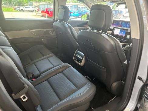Used 2025 Lincoln Nautilus Reserve AWD/4WD image 22