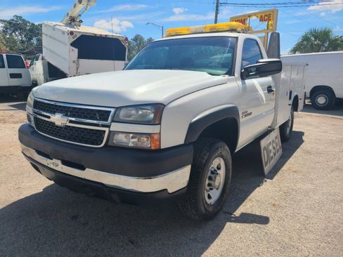Used 2006 Chevrolet Silverado 2500 W/T w/ Heavy-Duty Power Package image 5