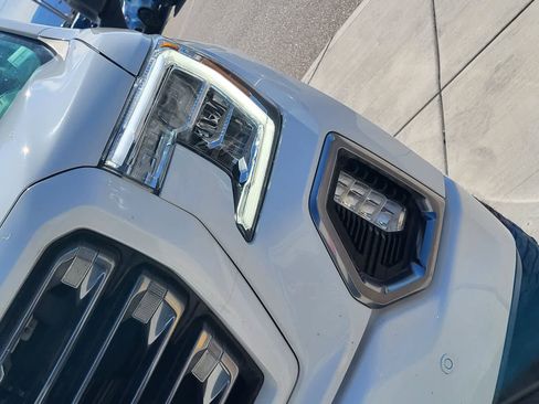 Used 2021 GMC Sierra 1500 AT4 w/ AT4 Premium Package AWD/4WD image 5