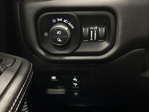 Used 2025 RAM 1500 Laramie w/ Sport Appearance Package AWD/4WD image 31