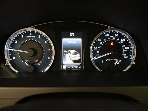 Used 2016 Toyota Camry XLE image 32