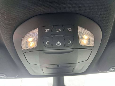 Used 2024 Chrysler Pacifica Limited FWD image 24