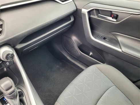 Used 2022 Toyota RAV4 XLE image 13