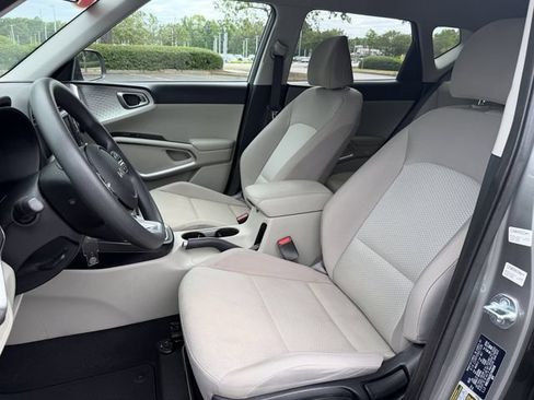 Used 2025 Kia Soul LX FWD image 11