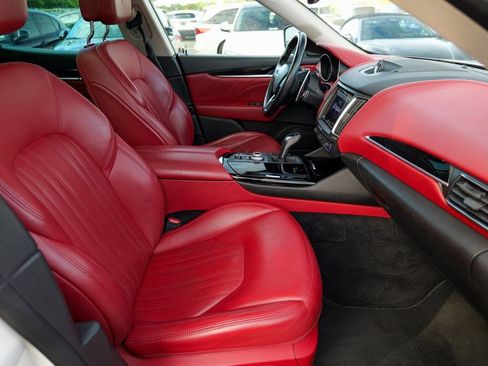 Used 2019 Maserati Levante image 34